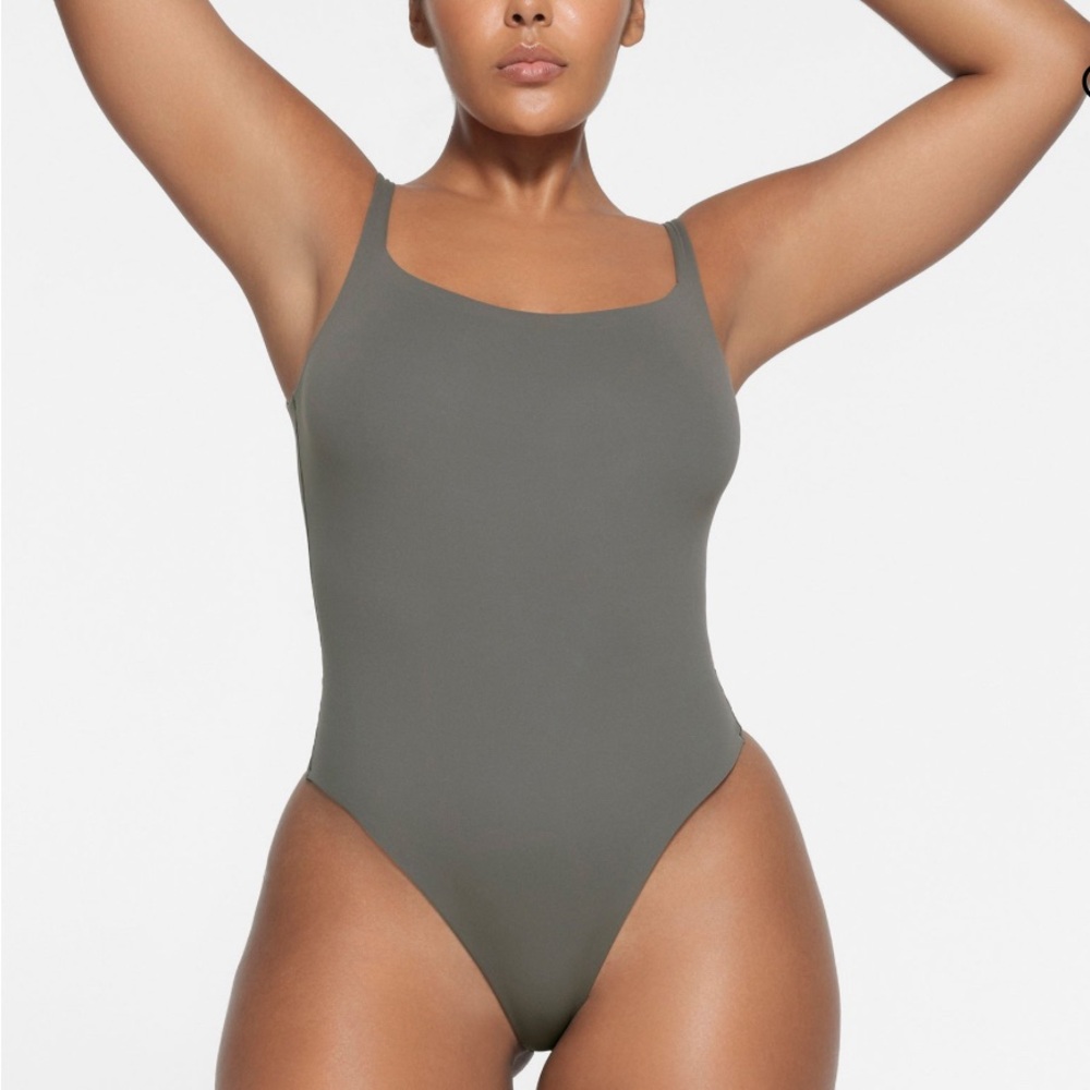 Skims Fits Everybody Square Bodysuit